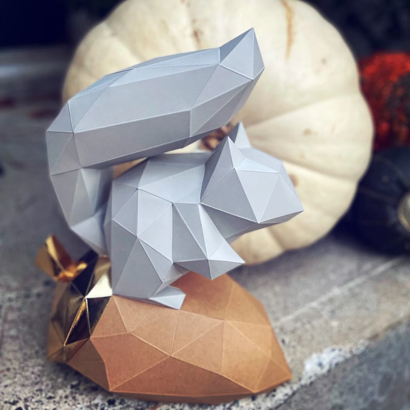 Squirrel papercraft. You get PDF digital file templates and instructions for these DIY modern paper sculpture.