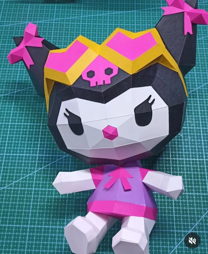 Vacaciones Sanrio: Kuromi Low Poly Papercraft