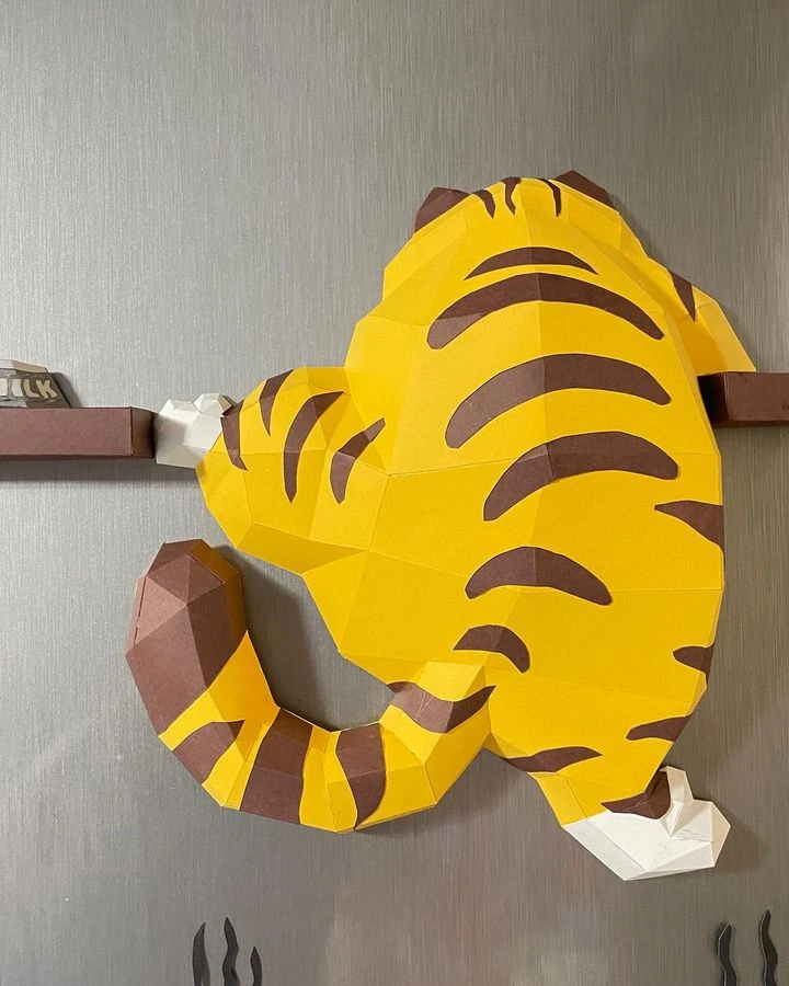 Wall Climbing Three Cats Low poly Papercraft | OchkoArtDesign