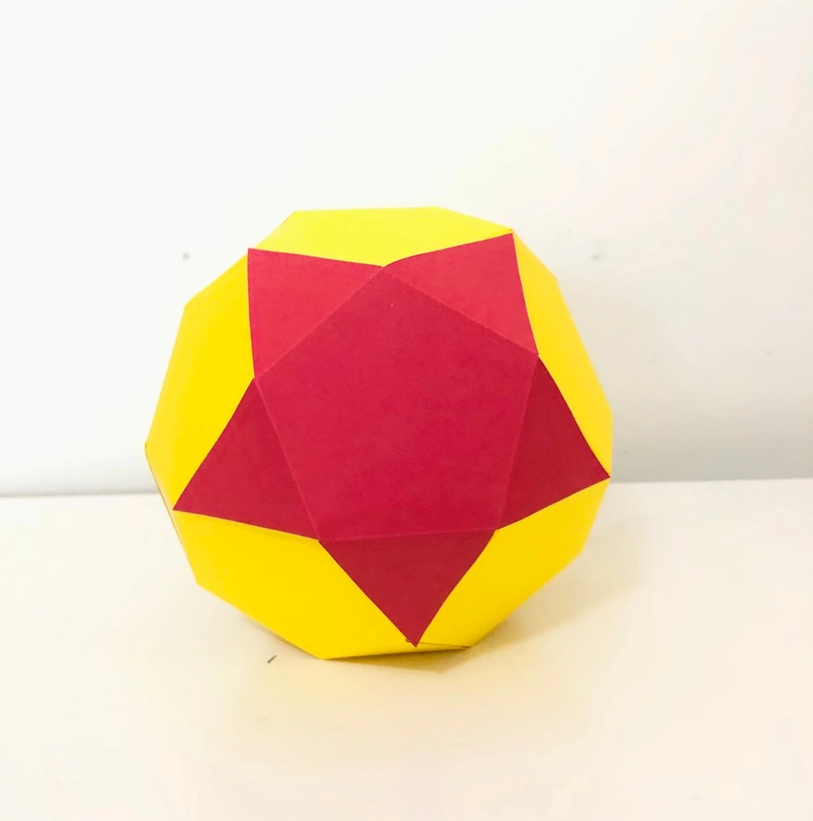 Maracas 3D papercraft. Y0u get a PDF digital file templates and instruction for this DIY modern paper decoration. Super easy and fast!