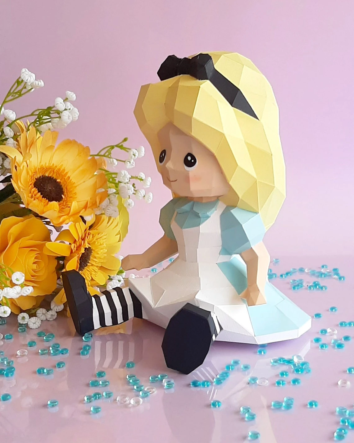 Princess Alice Sitting/ Alice in Wonderland/ DiY Craft/ Template PDF/ Low Poly/ Papercraft/ 3D Doll/ Origami/ Home decor