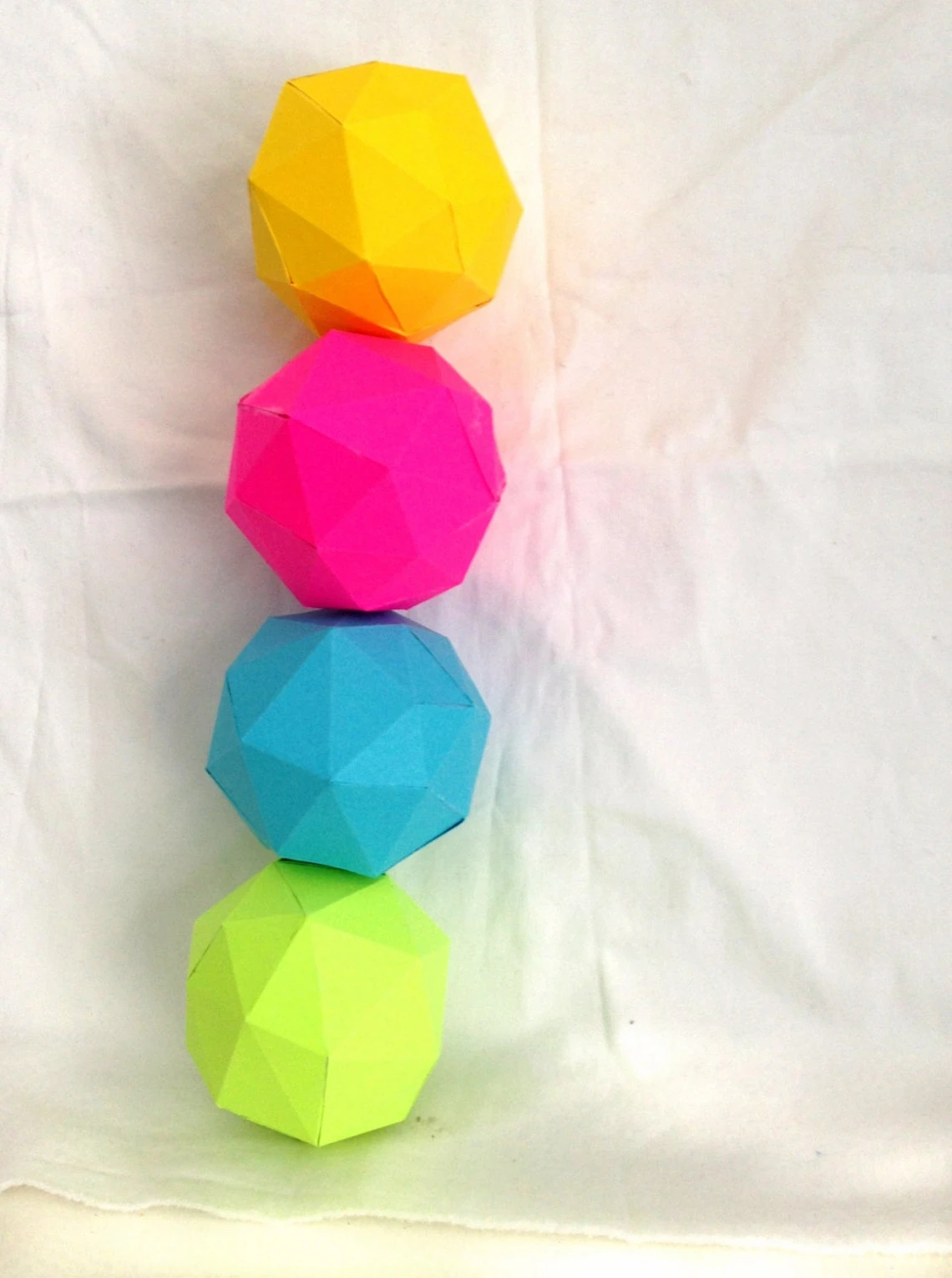 Balls 3d papercraft. You get a PDF digital files with templates and instruction of DIY papercraft minimalist balls.