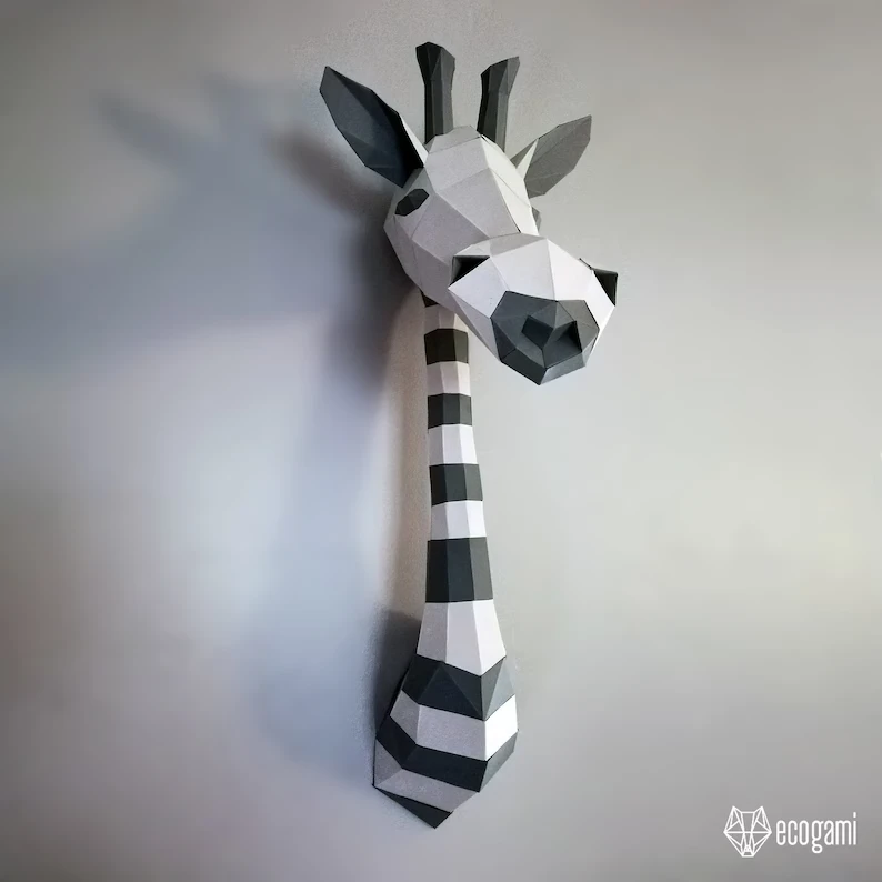 Giraffe trophy papercraft sculpture, printable 3D puzzle, papercraft Pdf template to make your giraffe paper sculpture