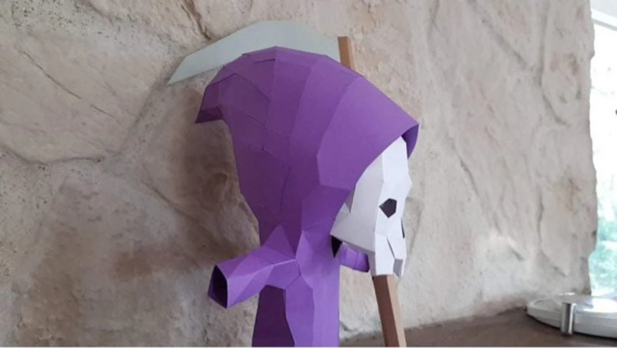 Hooded dude Halloween 3D Papercraft. get PDF digital file pattern and instruction for this DIY 3d papercraft low poly paper decor.