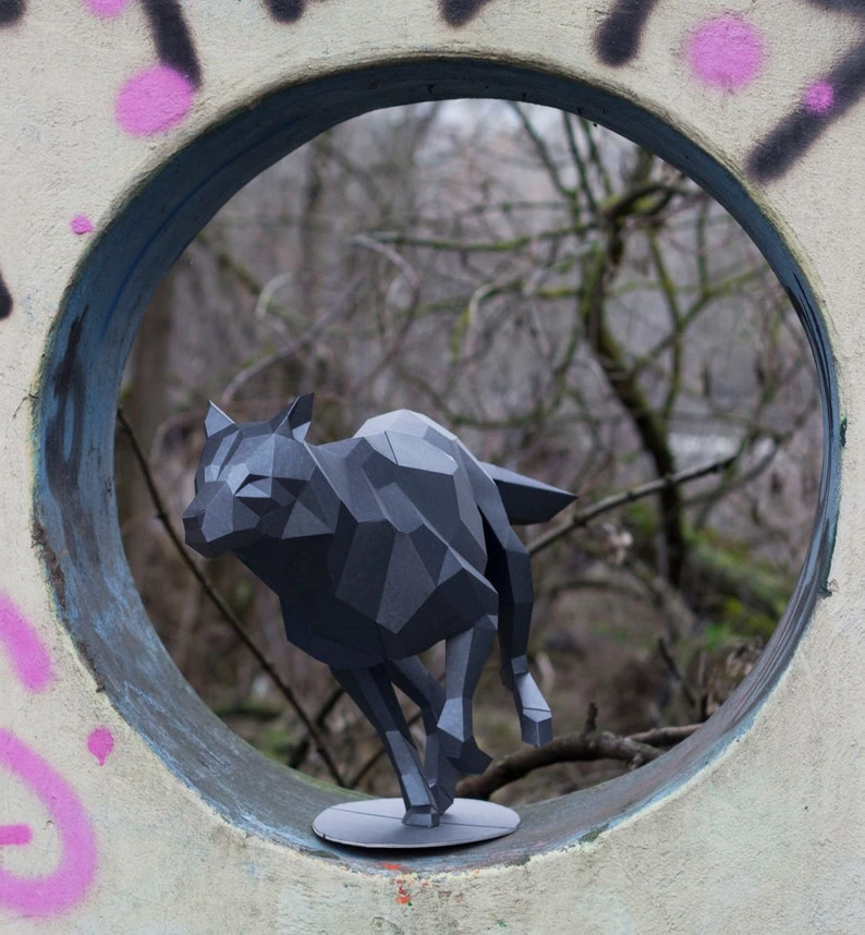 Papercraft 3D RUNNING WOLF FIGURE pepakura Low Poly Paper Sculpture DiY gift Decor home and office pattern template animal trophy polygonal