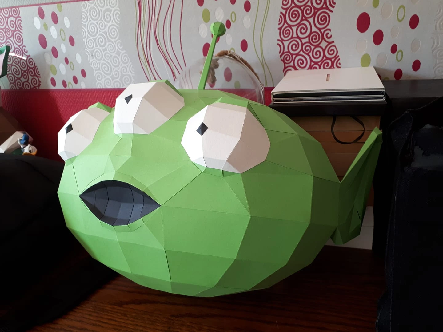 Mr. Martian (Little Green Men / Alien Toy Story) Head Wearable Papercraft, Lowpoly Papercraft, Fovea - Papercraft - Nonitt