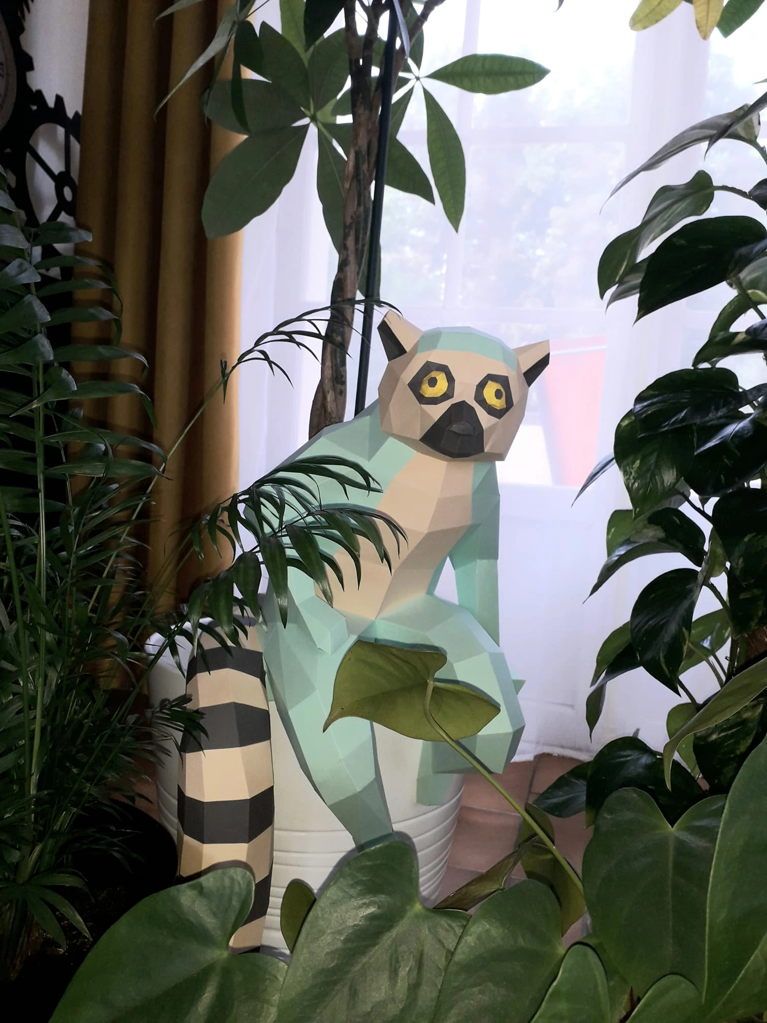 Sitting Lemur Papercraft, Lowpoly Papercraft, Fovea - Papercraft - Nonitt