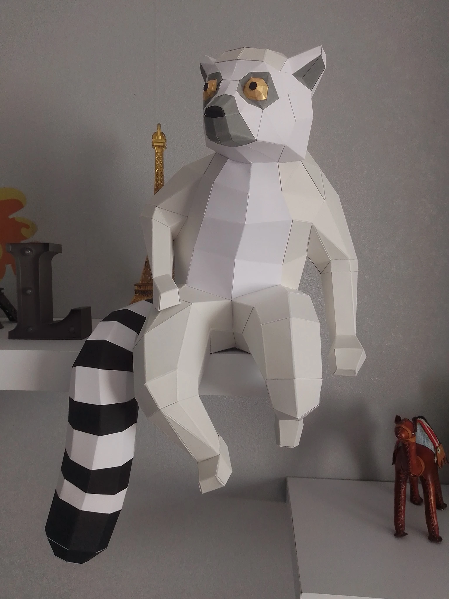 Sitting Lemur Papercraft, Lowpoly Papercraft, Fovea - Papercraft - Nonitt