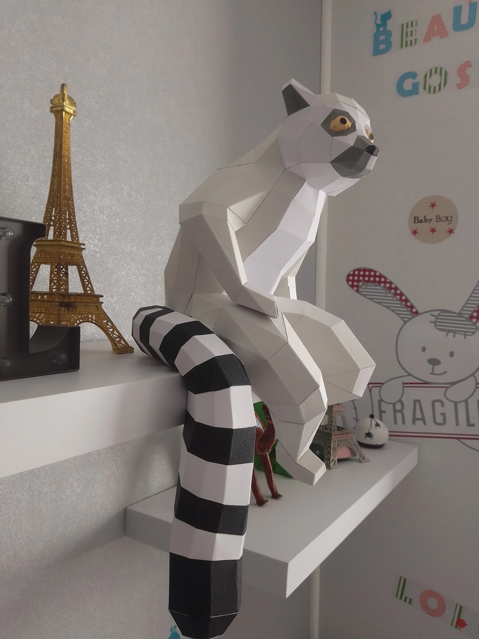 Sitting Lemur Papercraft, Lowpoly Papercraft, Fovea - Papercraft - Nonitt